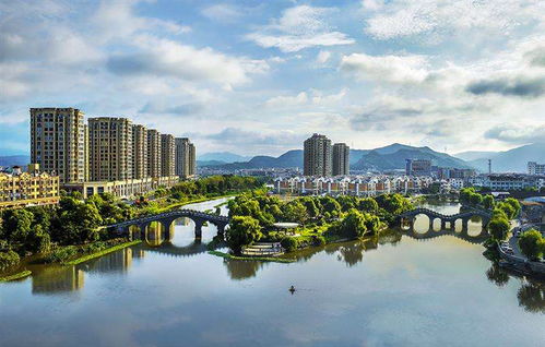 浙江臺(tái)州玉環(huán)市最強(qiáng)的鎮(zhèn),是全國(guó)重點(diǎn)鎮(zhèn),也是全國(guó)千強(qiáng)鎮(zhèn)